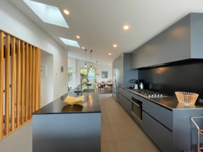 Aroha Nui - Stay Waiheke